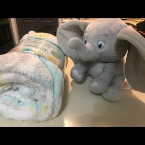 Disney Dumbo Hug & Snug fleece Blanket/ plush